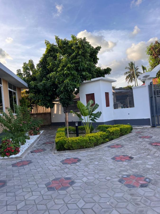 Haika Home Lodge Dar es Salaam Exterior foto
